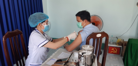 TRUNG TÂM Y TẾ TP SA ĐÉC TỔ CHỨC TIÊM VACCIN PHÒNG COVID-19 ĐỢT 3