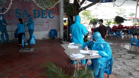 ĐỘI NGŨ CÁN BỘ Y TẾ TP SA ĐÉC VƯỢT LÊN TRÊN SỨC MÌNH ĐỂ ĐỒNG LÒNG CHỐNG DỊCH BỆNH