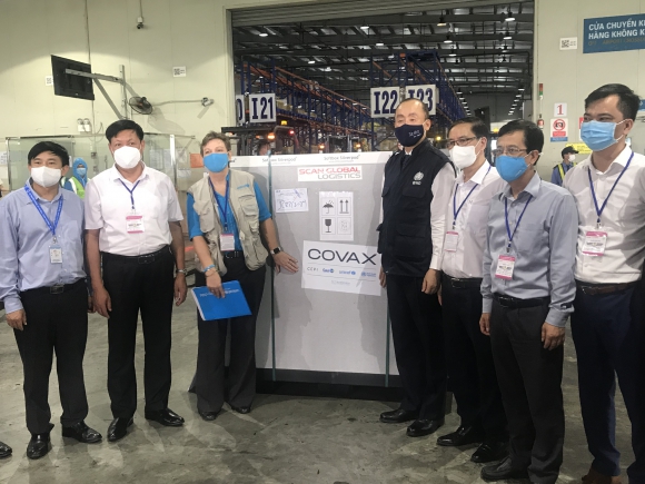 HƠN 811.000 LIỀU VẮC XIN PHÒNG COVID-19 CỦA COVAX ĐÃ VỀ ĐẾN VIỆT NAM