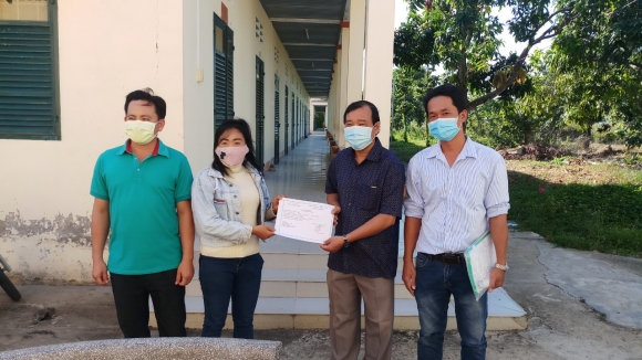 TTYT TP SA ĐÉC TRAO CHỨNG NHẬN CHO BỆNH NHÂN HẾT THỜI GIAN CÁCH LY