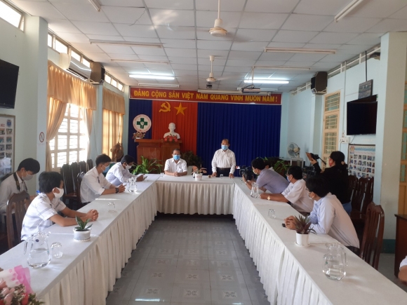 UBND TỈNH TẶNG BẰNG KHEN CHO TTYT TP TRONG CÔNG TÁC PC COVID-19