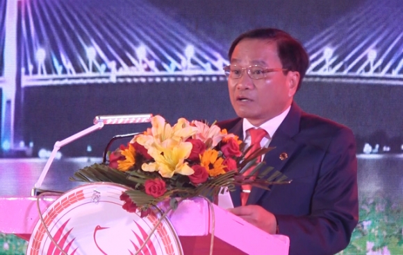CHỦ TỊCH UBND TINH ĐT CHÚC MỪNG NHÂN NGÀY THẦY THUỐC VIỆT NAM