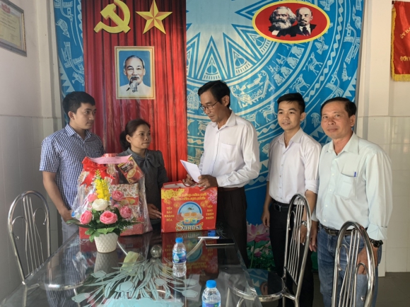 TTYT TP SA ĐÉC THĂM CHÚC TẾT TÂN SỬU - 2021 CÁN BỘ Y TẾ NGHỈ HƯU VÀ CBVC TYT XÃ, PHƯỜNG