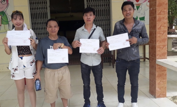 TTYT SA ĐÉC TRAO QUYẾT ĐỊNH HẾT CÁCH LY CHO 120 NGƯỜI VỀ TỪ ĐÀI LOAN