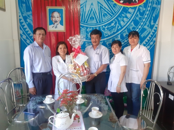 TRUNG TÂM Y TẾ TP SA ĐÉC THĂM CHÚC TẾT CÁN BỘ Y TẾ NGHỈ HƯU VÀ TYT