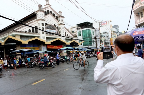 SA ĐÉC PHẢI PHÂN LUỒNG, GIÃN CÁCH VIỆC MUA BÁN TẠI CÁC CHỢ